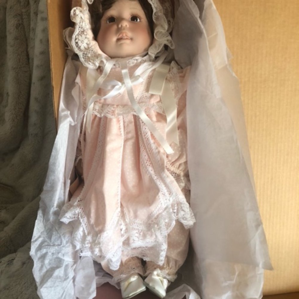 Lee Middleton doll Signed 1988 LE 23 inches NIB Gracie Mae in tissue
